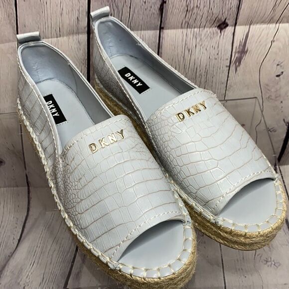 DKNY Peep Toe Mer Espadrille Powder Blue  8 NWOB - Picture 1 of 9